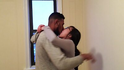 ชาวค่ายสองสามคนกำลังมีเพศสัมพันธ์กันในป่าฤดูหนาว วีดีโอ โป๊ ดารา